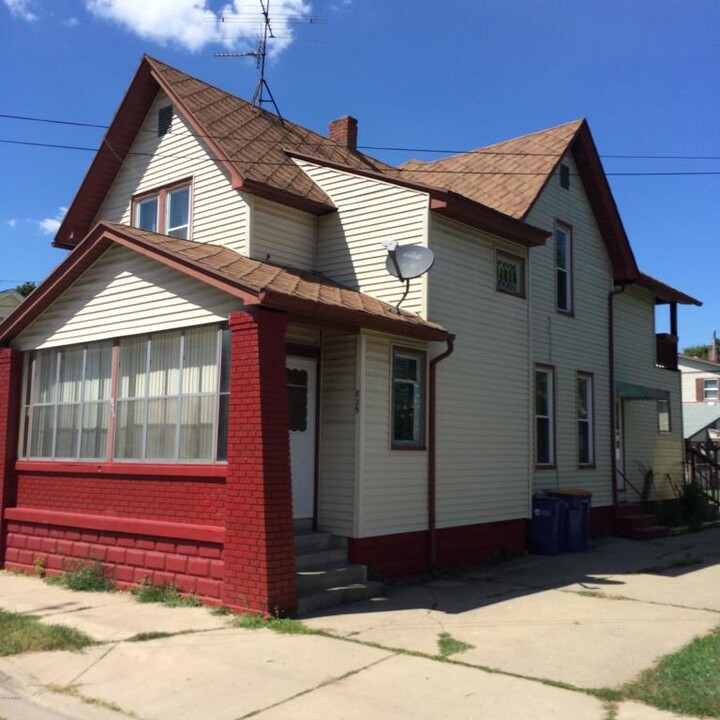 825 Nagold St NW in Grand Rapids, MI - Building Photo