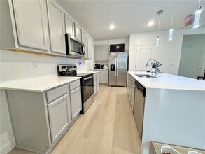 1388 Berry Ln in Davenport, FL - Building Photo - Building Photo