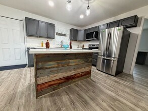 310 S Lightner Ave in Iowa, LA - Building Photo - Building Photo