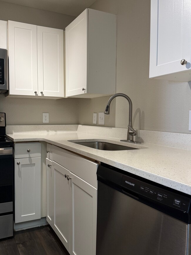 property at 37 Hamiltons Harbor Dr