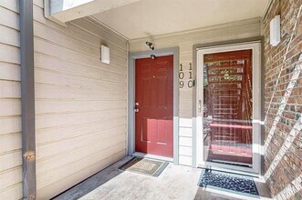 2535 Wedglea Dr in Dallas, TX - Building Photo - Building Photo