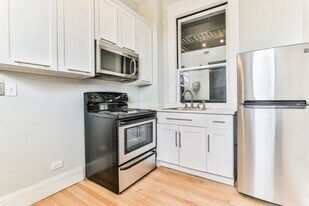 2800 N Pine Grove Ave, Unit 6G in Chicago, IL - Building Photo