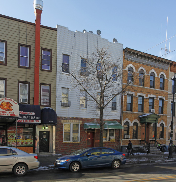 214 Wyckoff Ave in Brooklyn, NY - Building Photo