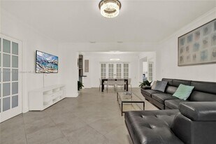 331 189th Terrace in Sunny Isles Beach, FL - Building Photo