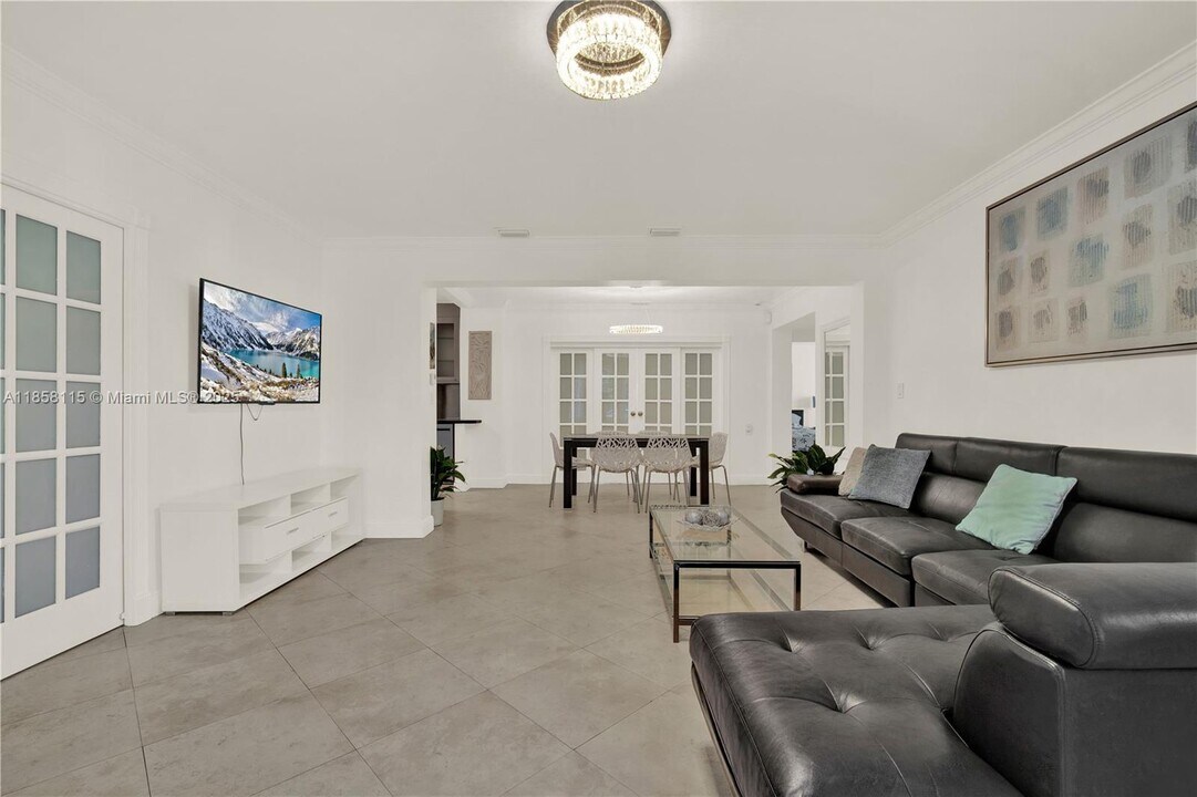331 189th Terrace in Sunny Isles Beach, FL - Building Photo
