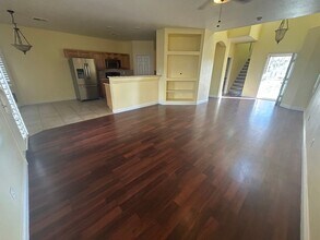 8841 Blue Wolf St in Las Vegas, NV - Foto de edificio - Building Photo