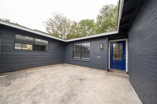 2406 Glen Springs Way in Austin, TX - Building Photo - Building Photo