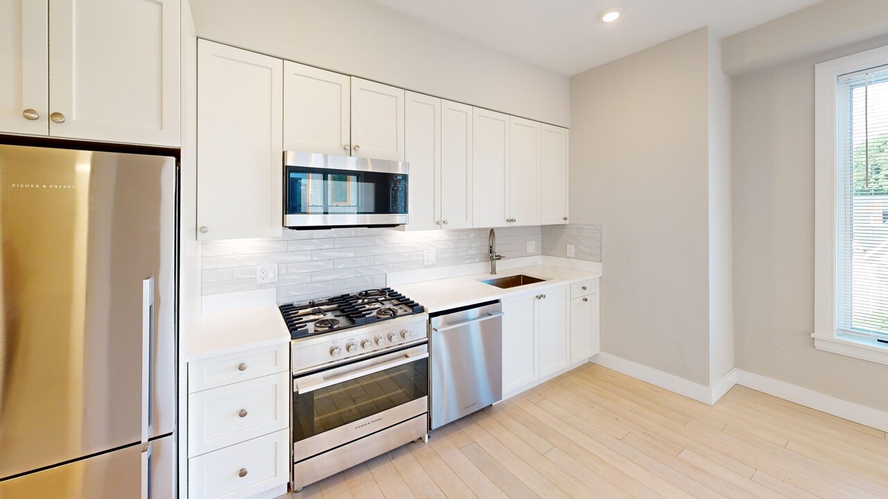 194 Green St, Unit #307 in Boston, MA - Building Photo