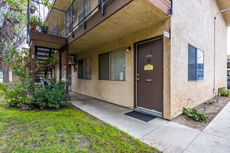 Captains Cove in Manteca, CA - Building Photo - Building Photo