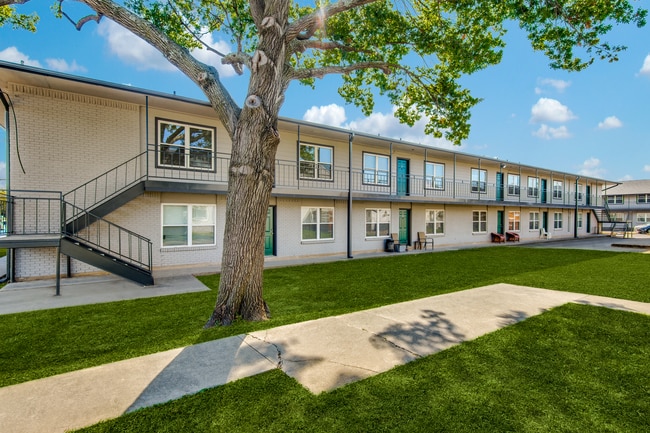 Residences at the Union in Denton, TX - Foto de edificio - Building Photo