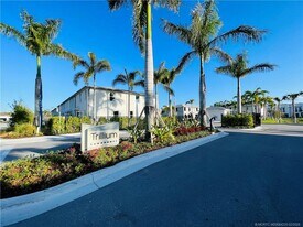 3913 SE Mentmore Ln in Stuart, FL - Building Photo