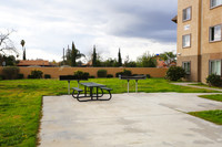 Camellia Gardens in Bakersfield, CA - Foto de edificio - Building Photo