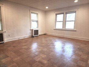 82 Union St in Emerson, NJ - Building Photo - Building Photo