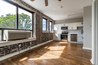 628 Madison Ave in Memphis, TN - Foto de edificio - Interior Photo