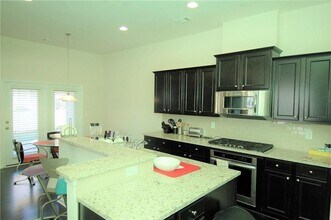 106 Beverly Pl in Atlanta, GA - Building Photo - Building Photo