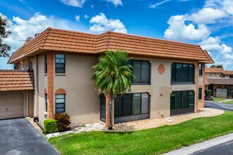 Willow Point Condominiums in Largo, FL - Foto de edificio - Building Photo