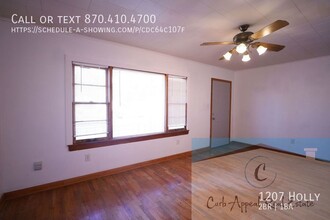 1207 Holly St in Jonesboro, AR - Building Photo - Building Photo