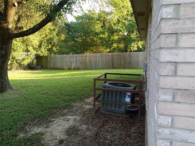 2228 Vine Ln in Dallas, TX - Building Photo - Building Photo