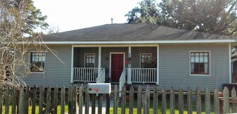 1701 Sylvester Rd in Houston, TX - Building Photo