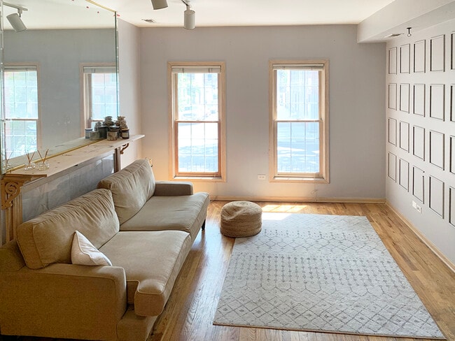 1042 N Wood St, Unit 1042 Wood St #1 Chicago