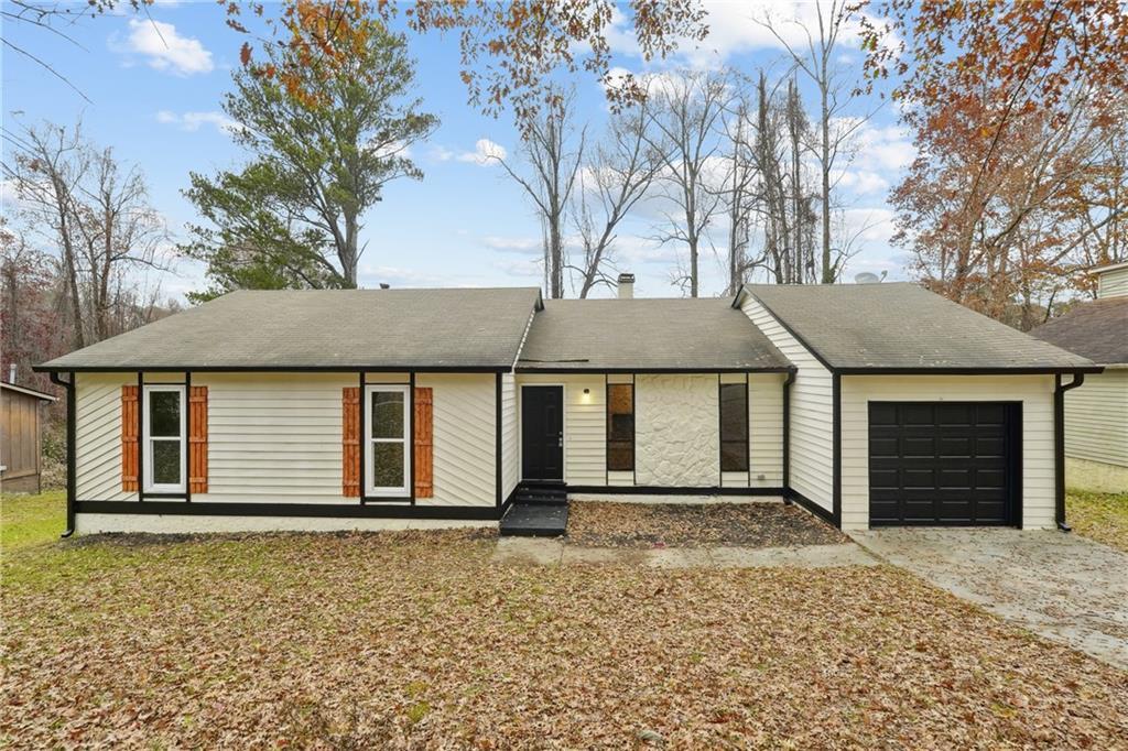 1015 Salisbury Trail in Riverdale, GA - Building Photo