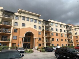 9340 Fontainebleau Blvd in Miami, FL - Building Photo