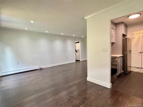 12 Granada Crescent in White Plains, NY - Building Photo - Building Photo