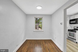 331 Oakland St in Trenton, NJ - Building Photo - Building Photo