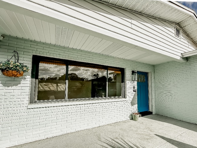 1847 Shore Acres Blvd NE in St. Petersburg, FL - Foto de edificio - Building Photo