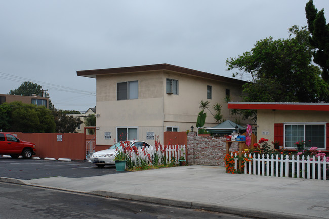 1476 La Playa Ave in San Diego, CA - Building Photo - Building Photo