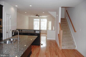 44692 Collingdale Terrace in Ashburn, VA - Building Photo - Building Photo