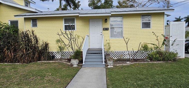 461 W Marion Ave in Punta Gorda, FL - Building Photo