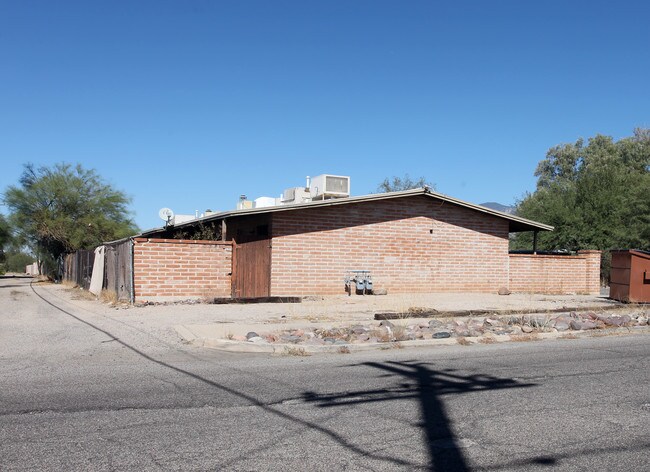 122-130 W Pastime Rd in Tucson, AZ - Building Photo - Building Photo