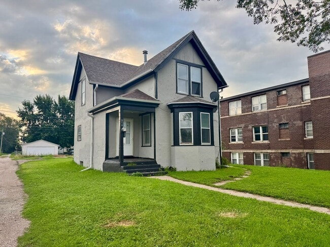 property at 916 S Paxton St