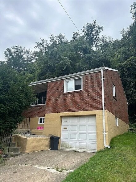 326 Dorothy Dr in Pittsburgh, PA - Building Photo