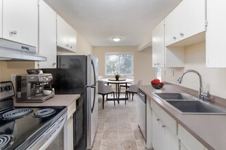 Primrose Lane Apartments in Edmonton, AB - Building Photo - Building Photo