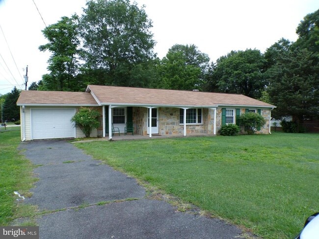 111 Walnut Dr in Fredericksburg, VA - Building Photo - Building Photo