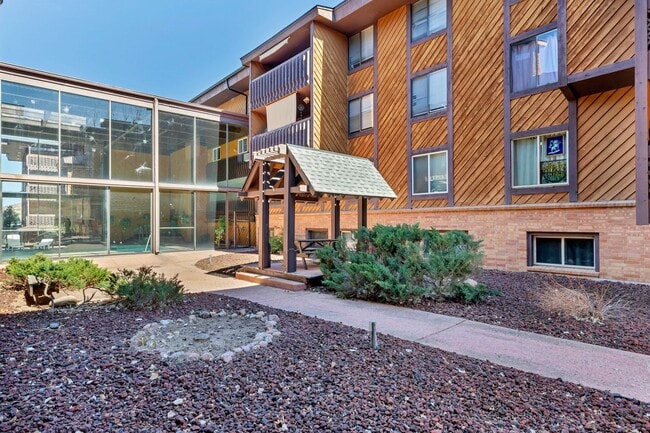 935 Saturn Dr in Colorado Springs, CO - Building Photo - Building Photo