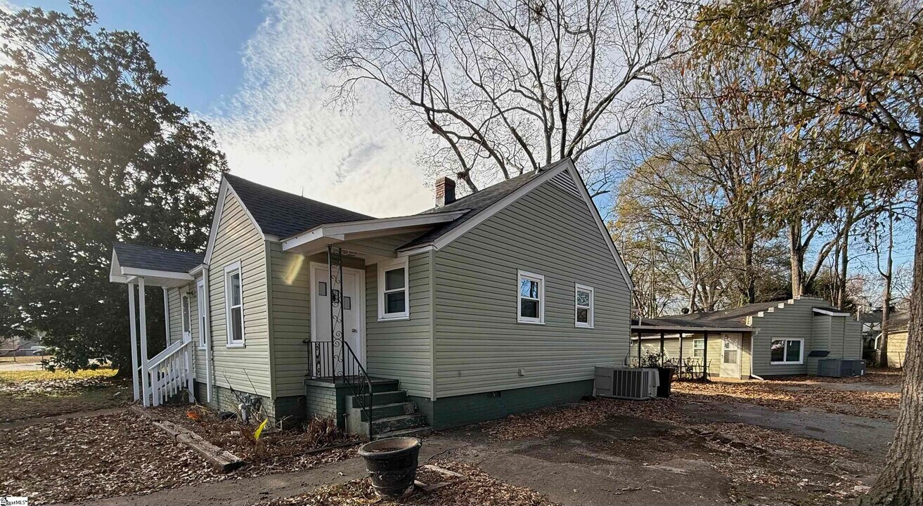 801 Perry Rd in Greenville, SC - Building Photo