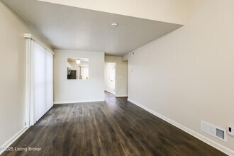 3324 Rainview Cir in Louisville, KY - Building Photo - Building Photo