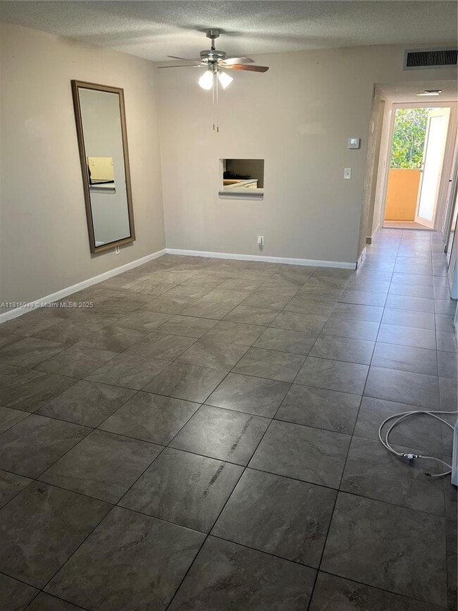 200 Ashbury Rd in Hollywood, FL - Building Photo - Building Photo