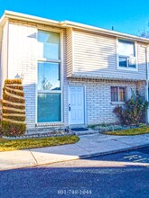 7913 Harvel Dr in Sandy, UT - Foto de edificio - Building Photo