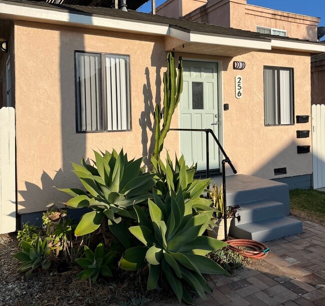 256 17th St, Unit FRONT