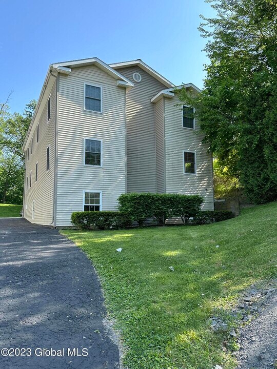94 Hackett Blvd in Albany, NY - Building Photo