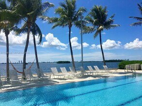 750 NE 64th St in Miami, FL - Building Photo - Building Photo