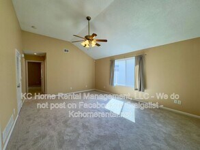 8643 Melrose St in Overland Park, KS - Foto de edificio - Building Photo