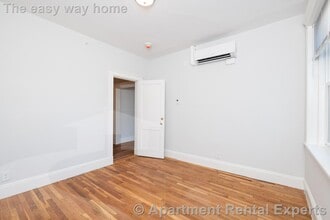 18 A Forest St in Cambridge, MA - Foto de edificio - Building Photo