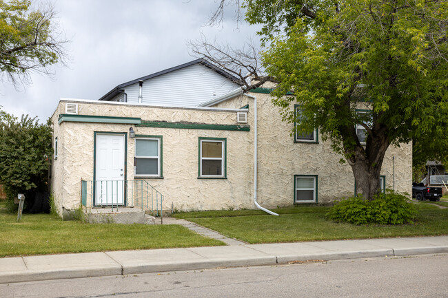 Jolyn Apartments in Red Deer, AB - Building Photo - Building Photo