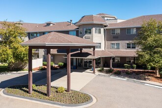 Quincy Place Senior Apartments in Denver, CO - Foto de edificio - Building Photo