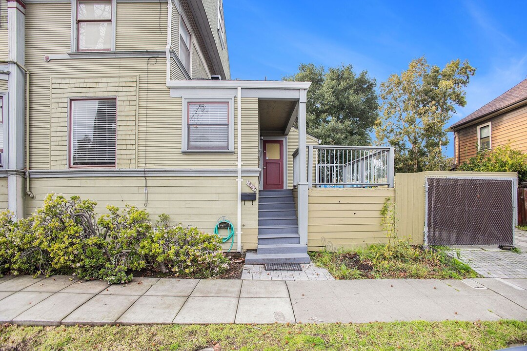 1907 Willow St in Alameda, CA - Building Photo